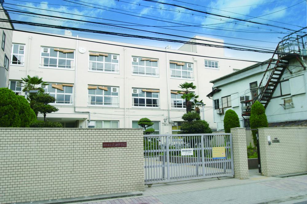 Junior high school. IbaraTanaka 900m to school