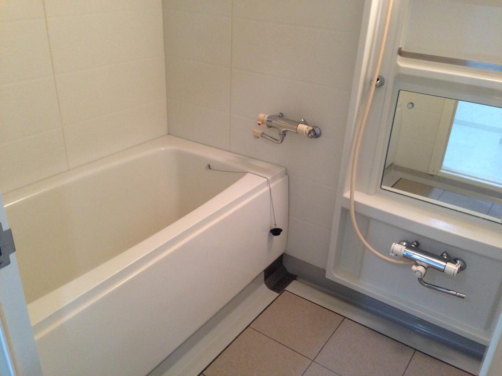 Bathroom. Indoor (12 May 2012) shooting