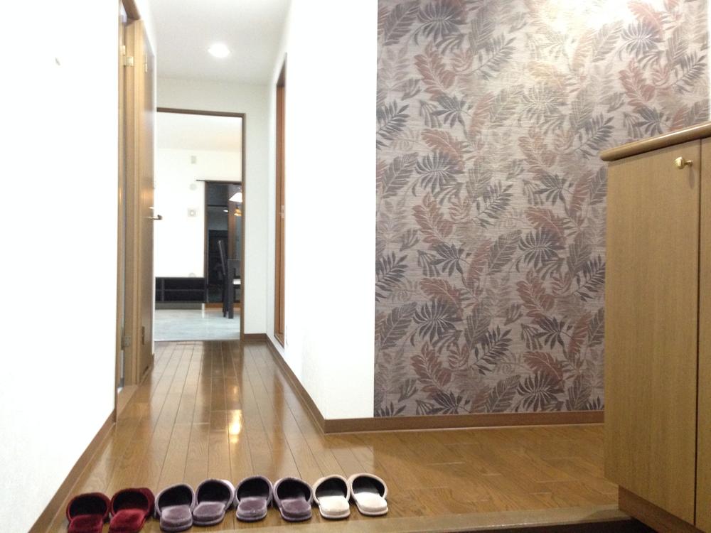 Entrance. Indoor (12 May 2012) shooting