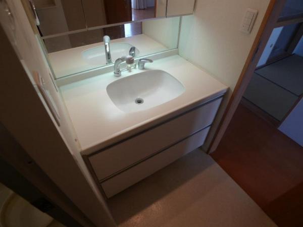 Wash basin, toilet. Same apartment separate room photo ☆