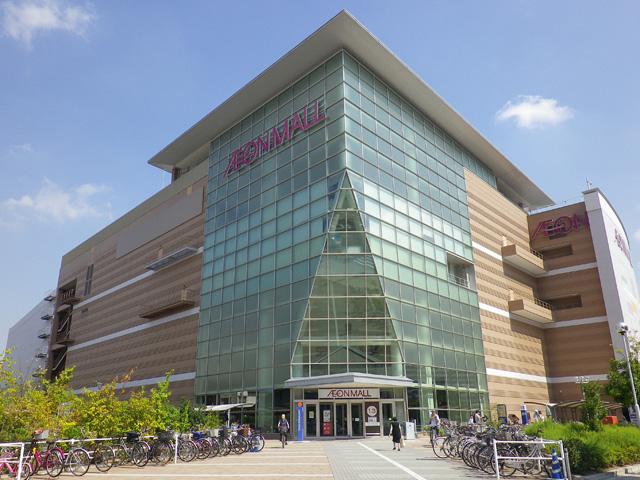 Shopping centre. 10 minutes in the 1503m car to Tsurumi Ryokuchi ion Mall ・ You can go in 15 minutes by bike to Aeon Mall. It is also possible to go by bicycle because going by car is crowded on holidays.