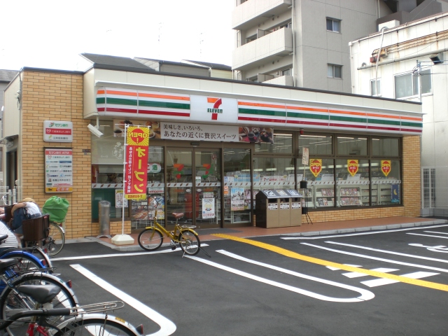 Convenience store. Seven-Eleven JR Tokuan Station Nishiten (convenience store) to 417m