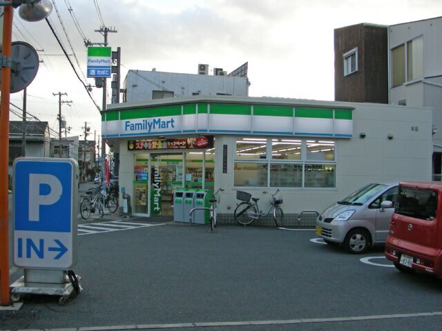 Convenience store. FamilyMart Matsutaomiya store up (convenience store) 1084m