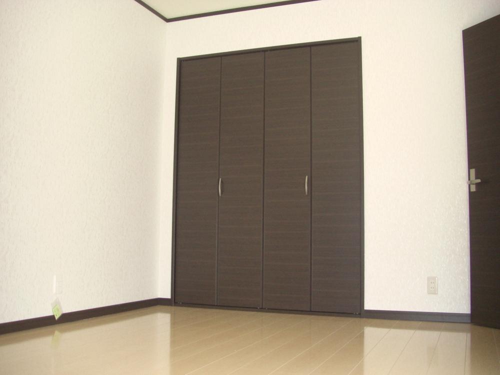 Non-living room. All color of the ceiling cross of color interior joinery of color closet door of Irokabe cross the floor will be decided in your favorite color.