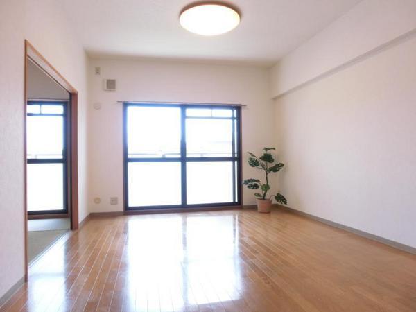 Living. Spacious relax living