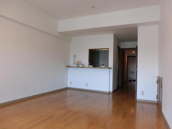 Living. Longing of counter kitchen