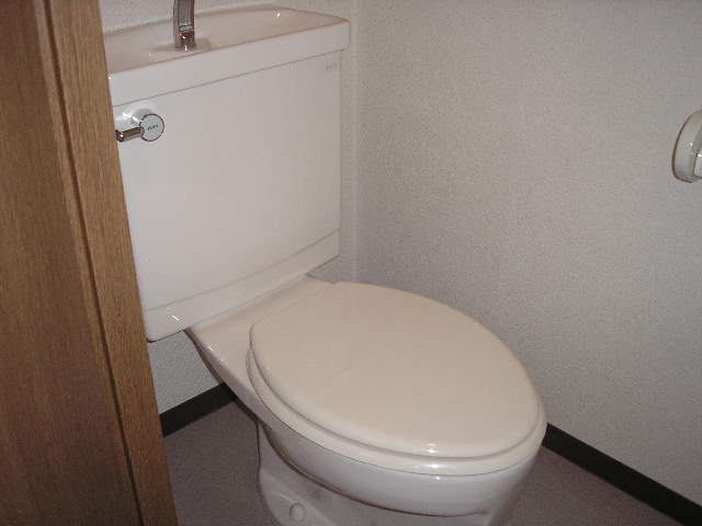 Toilet. Washlet is possible installation. 