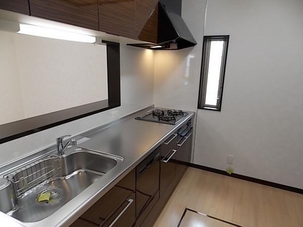 Same specifications photo (kitchen). With dish washing dryer to mom of support