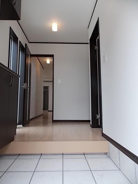 Same specifications photos (Other introspection). We propose a "house where the family can live happily."