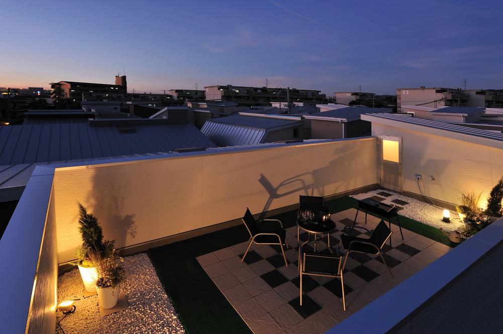 Balcony. Night of the roof balcony relaxation space of dad. Best beer of feeling the night breeze in the summer!