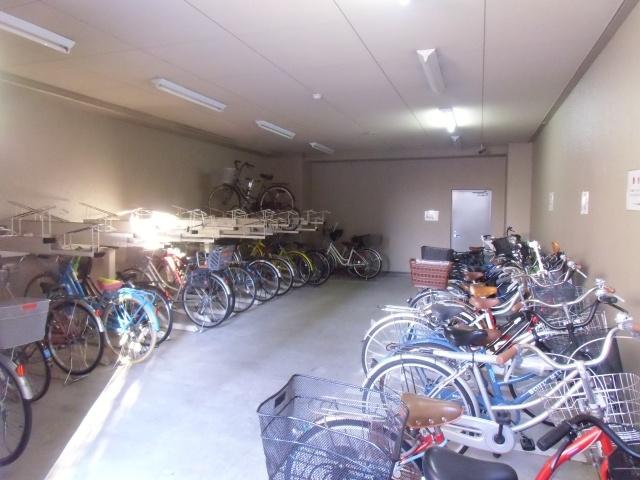 Other common areas. Face-to-face is the kitchen