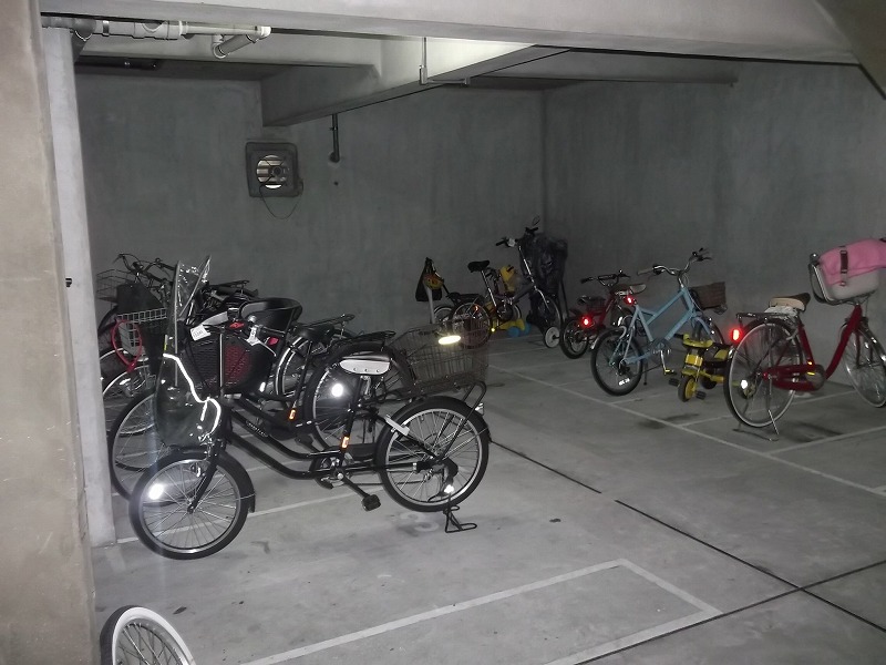Other common areas. Bicycle parking space with a roof, You can put even bike!