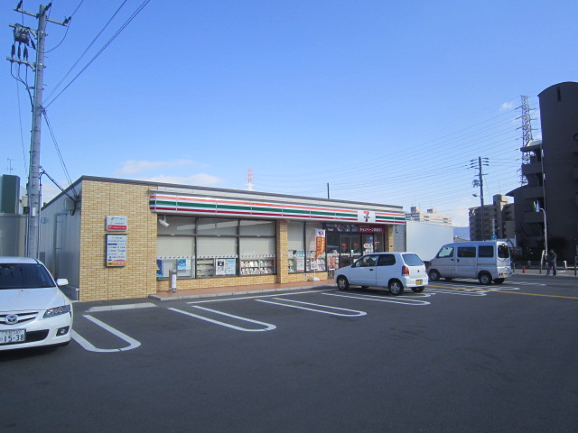 Convenience store. Seven-Eleven wave and dome entrance shop until (convenience store) 309m