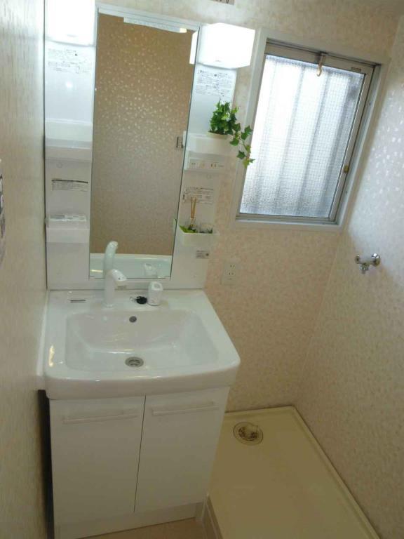 Wash basin, toilet.  [Wash] Vanity had made