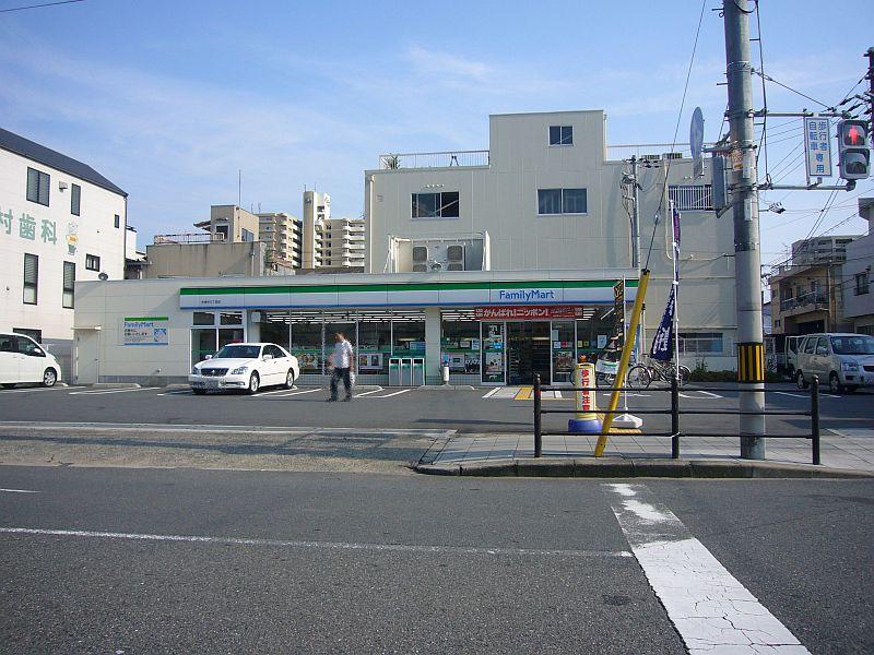 Convenience store. 435m to FamilyMart Imazunaka Third Street shop