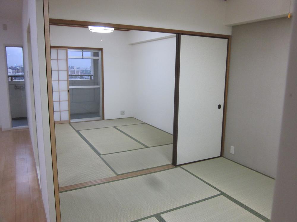 Non-living room. Next to the LD