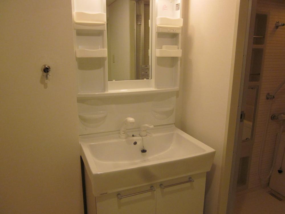 Wash basin, toilet. bathroom