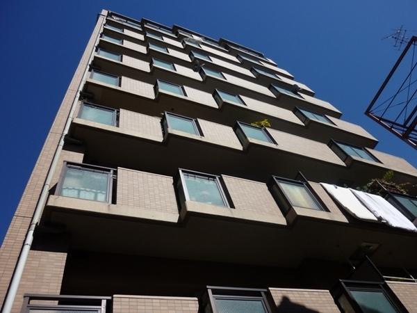 Local appearance photo. Tiled apartment. Close from the station.