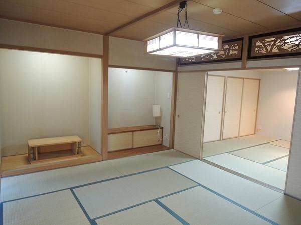 Non-living room. Japanese-style room 10 Pledge. Alcove, Transom. It seems to have come to the full-scale inn.