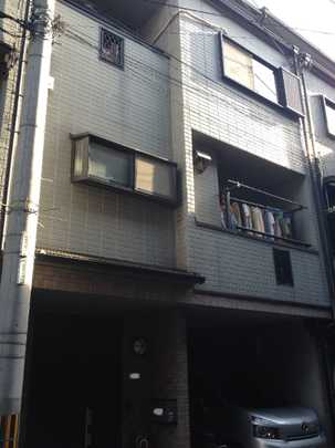 Local appearance photo. Building appearance wood ・ Reinforced concrete three-story.  Heisei 9 November architecture