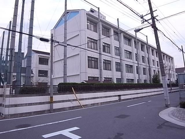 Primary school. 684m to Osaka Municipal Tsurumi Minami Elementary School