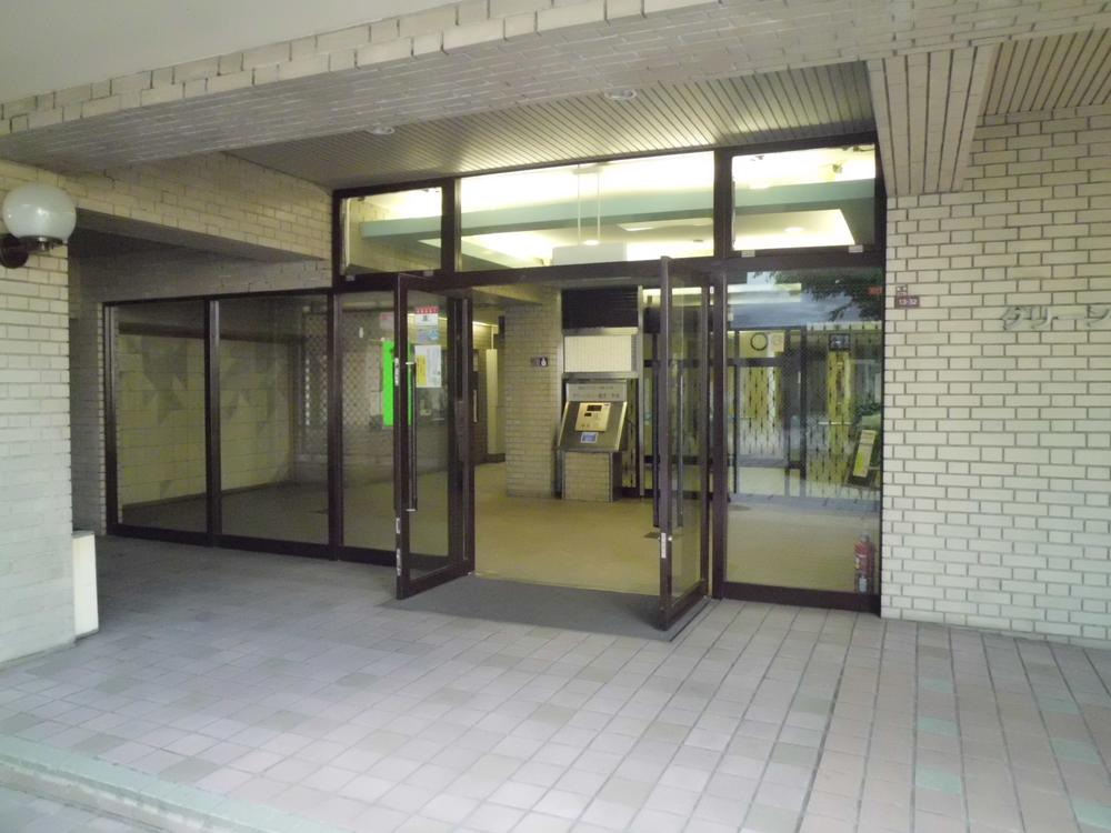 Entrance. Common areas
