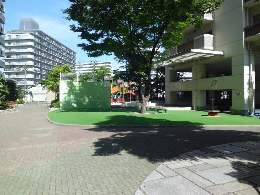 Garden. On-site park