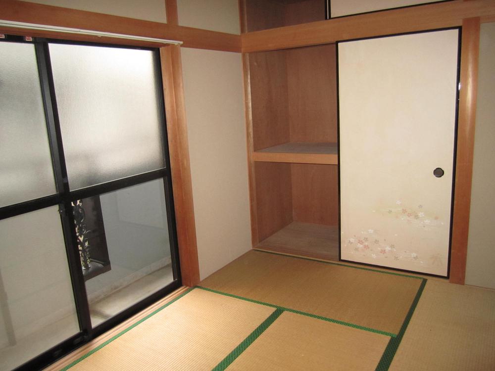Non-living room.  ◆ Japanese-style room facing the balcony ◆ 