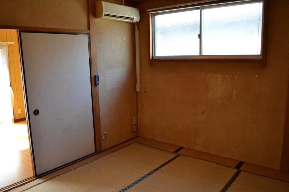 Other. Second floor middle Japanese-style room It is not dark because there is a window! 
