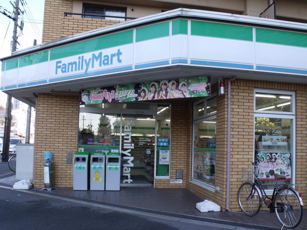 Convenience store. FamilyMart Mikunihon cho-chome store up (convenience store) 364m