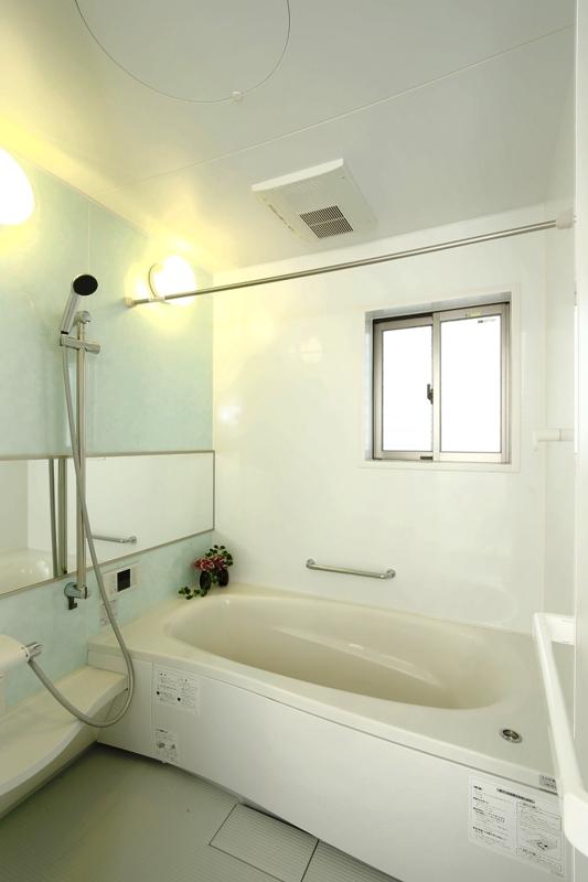 Bathroom. The same type image Adopt a clean Rakuchin material. Tub is the energy-saving type that even after 5 hours does not fall only about 2 ℃.