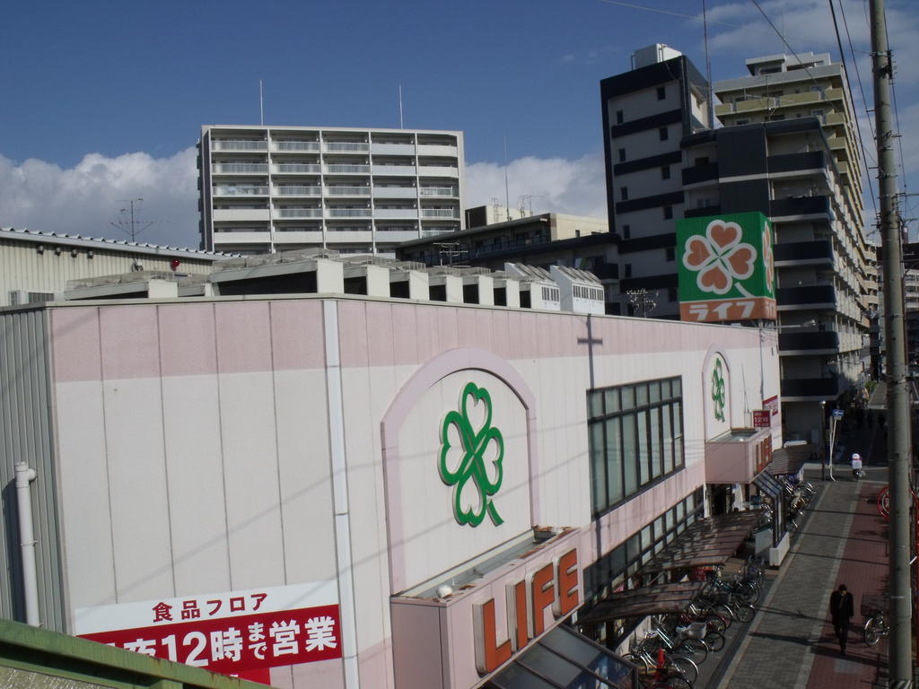 Supermarket. 813m up to life Jusohigashi store (Super)