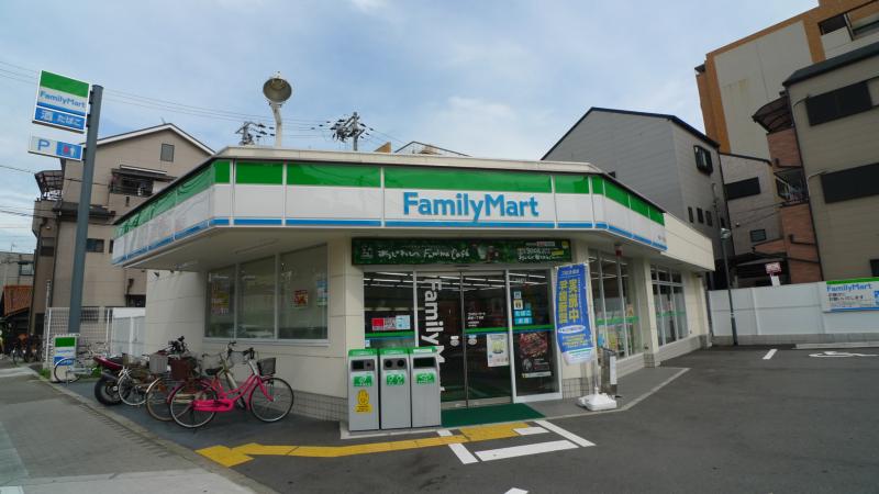Convenience store. FamilyMart Jusanzuka 170m up to the head office (convenience store)