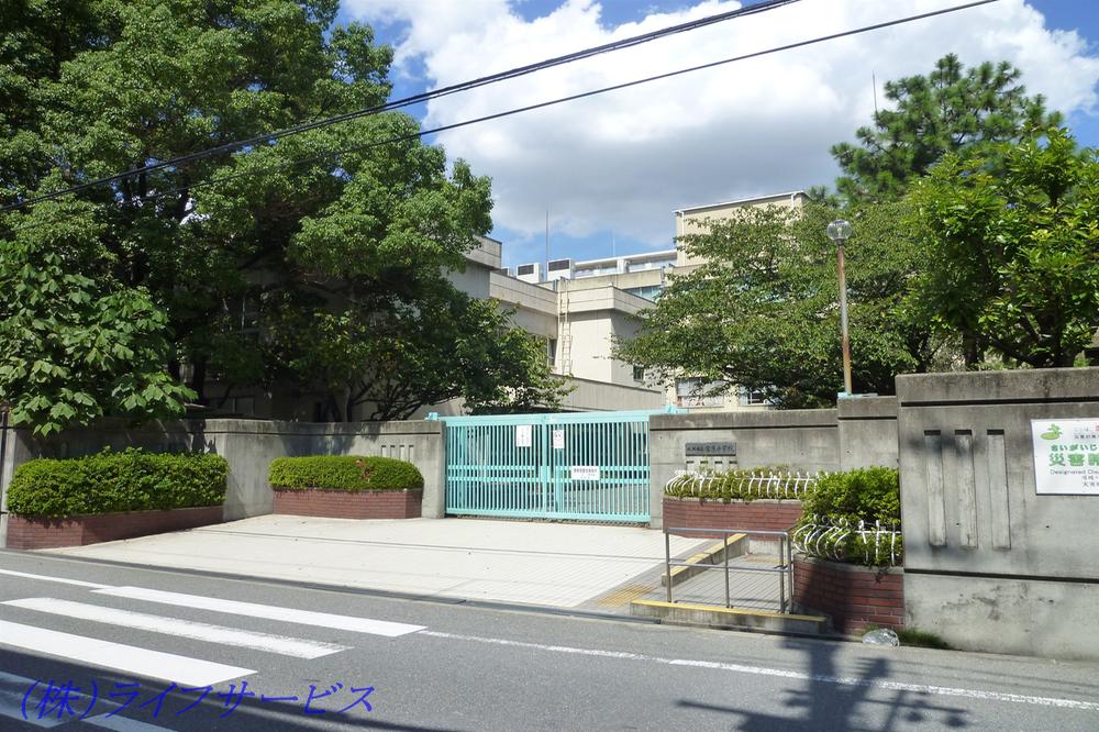 Junior high school. 433m to Osaka Municipal Miyahara Junior High School