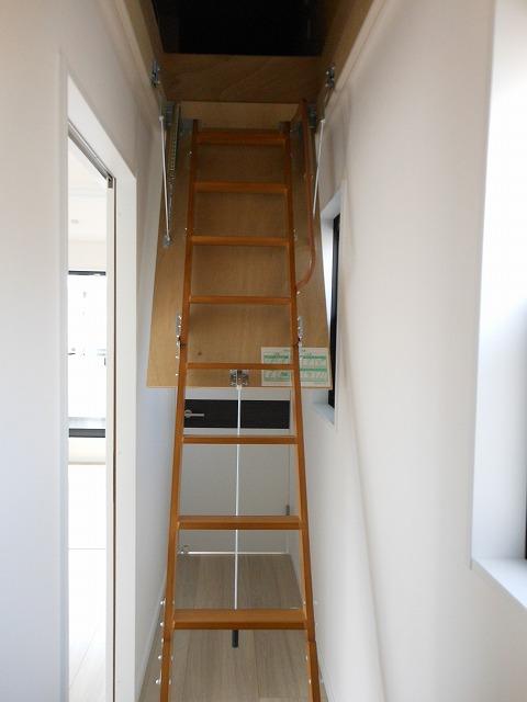Same specifications photos (Other introspection). Attic storage!  There are also housed in the whole room, Is perfect for those who a lot of luggage!