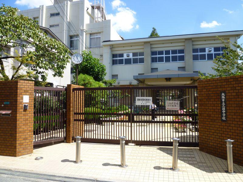 Junior high school. Osaka City ・ 2000m to Mikuni junior high school