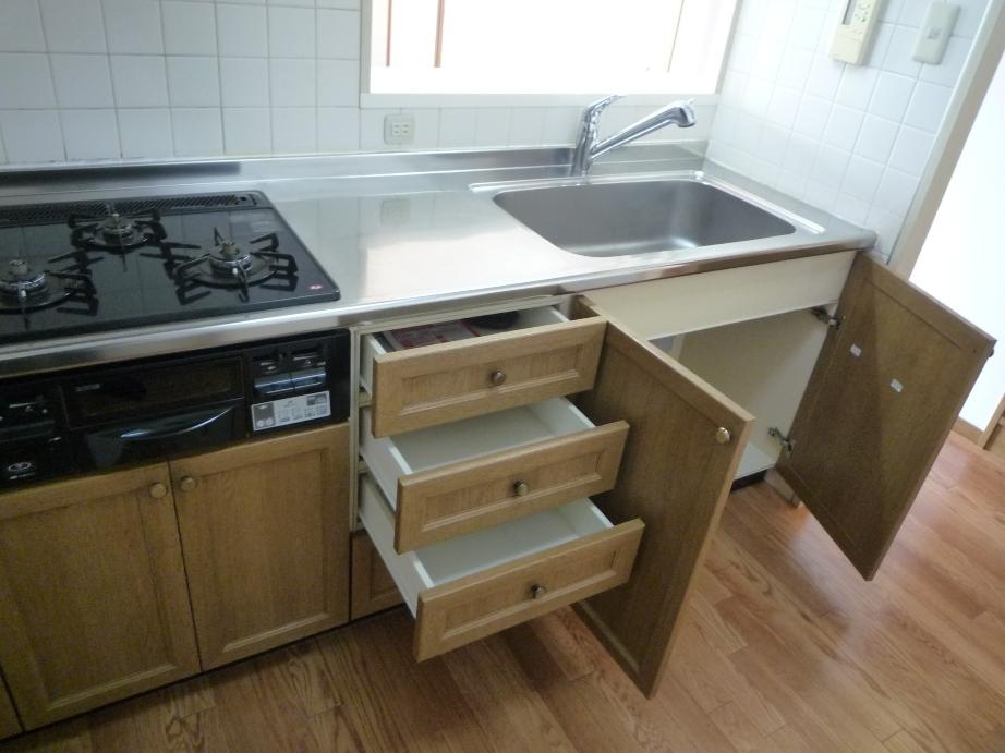 Kitchen. System kitchen. Since the storage capacity is amazing once please see.