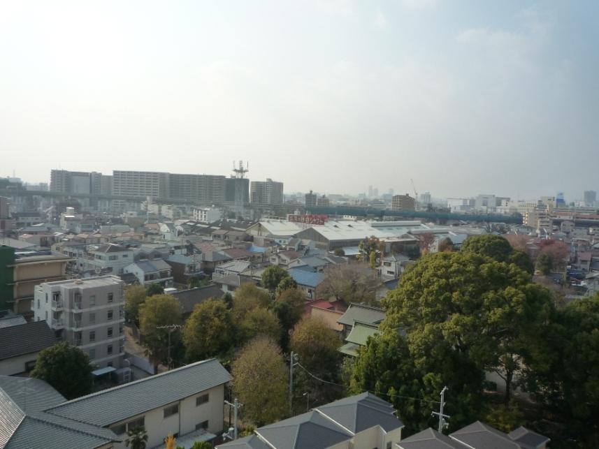 View photos from the dwelling unit. Because the view from the apartment there is no tall buildings in the 10th floor, Ventilation is including sunny.