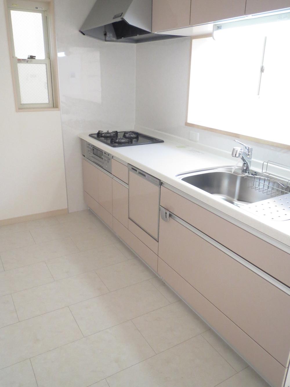 Kitchen. With dish washing dryer! With water purifier! Hand Shower Faucets!