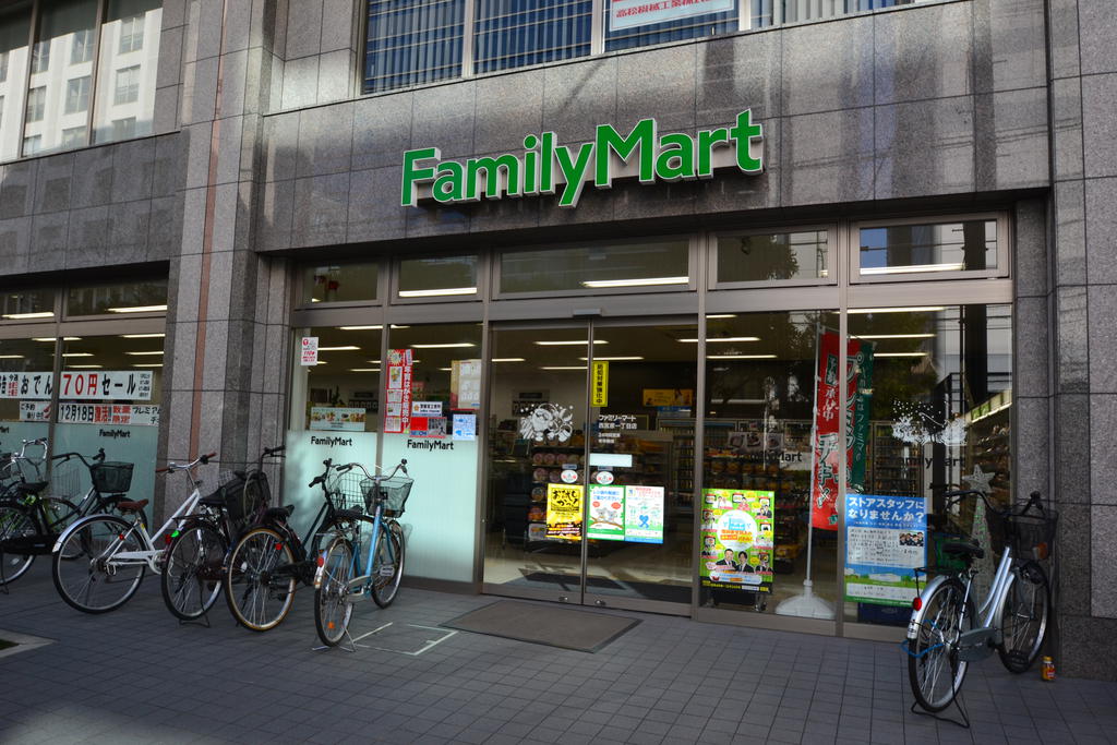 Convenience store. FamilyMart Nishimiyahara chome store up (convenience store) 334m