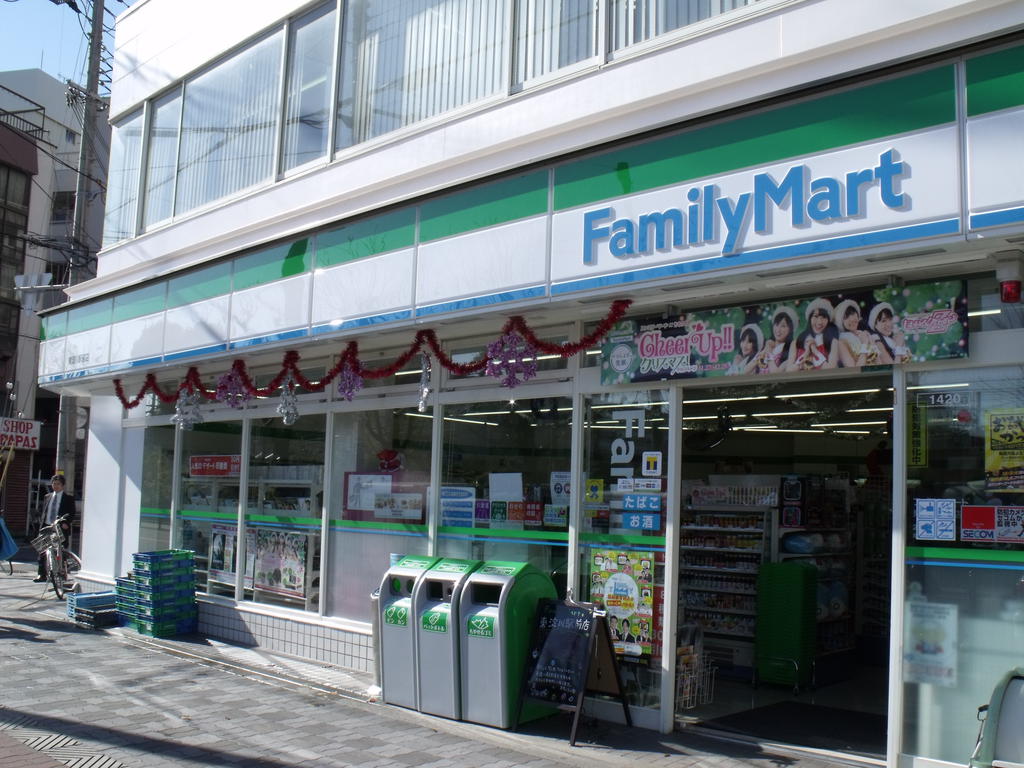Convenience store. FamilyMart Higashiyodogawa Station store up to (convenience store) 90m