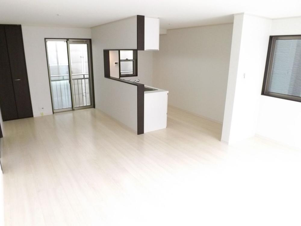 Living. Local photos (living) Wide and bright LDK!