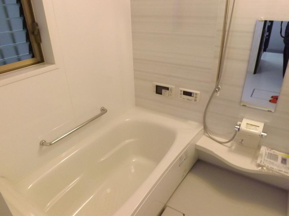 Bathroom. Local photo (bathroom) With bathroom heating dryer! Breadth loose Hitotsubo bathroom!