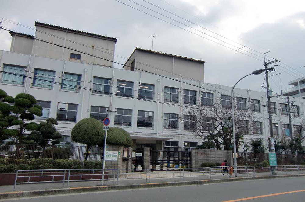 Primary school. Nishimikuni until elementary school 440m