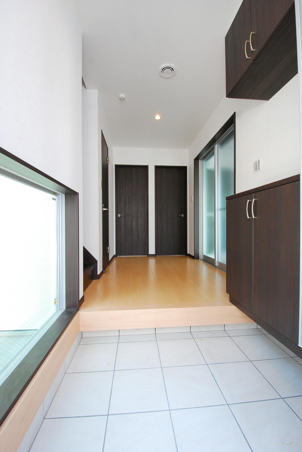 Entrance. The bright and spacious entrance hall -10 No. land