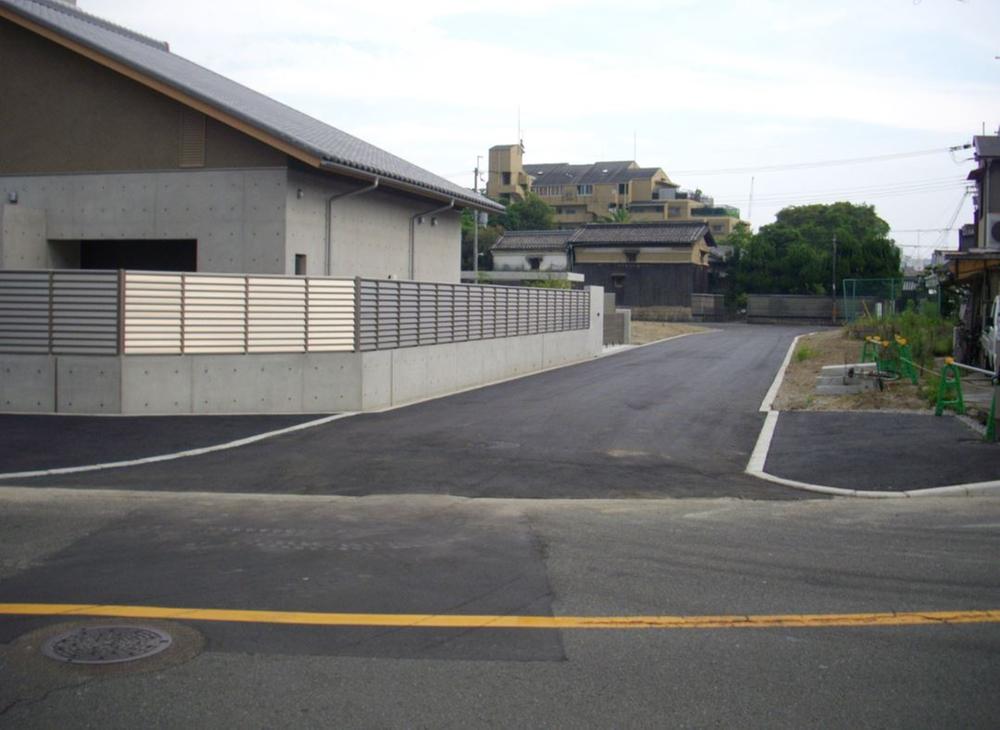 Access view. Access road from the newly established north road (readjustment)