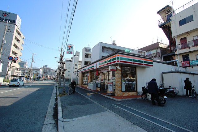 Convenience store. Seven-Eleven Osaka Jusohigashi 2-chome up (convenience store) 229m