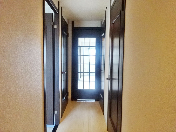 Entrance. Corridor