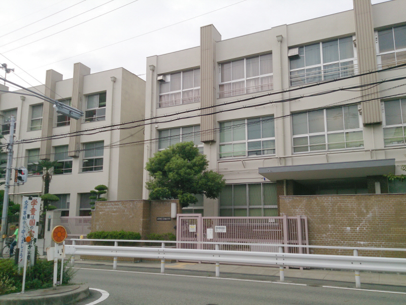 Junior high school. Bitsushima 226m until junior high school (junior high school)