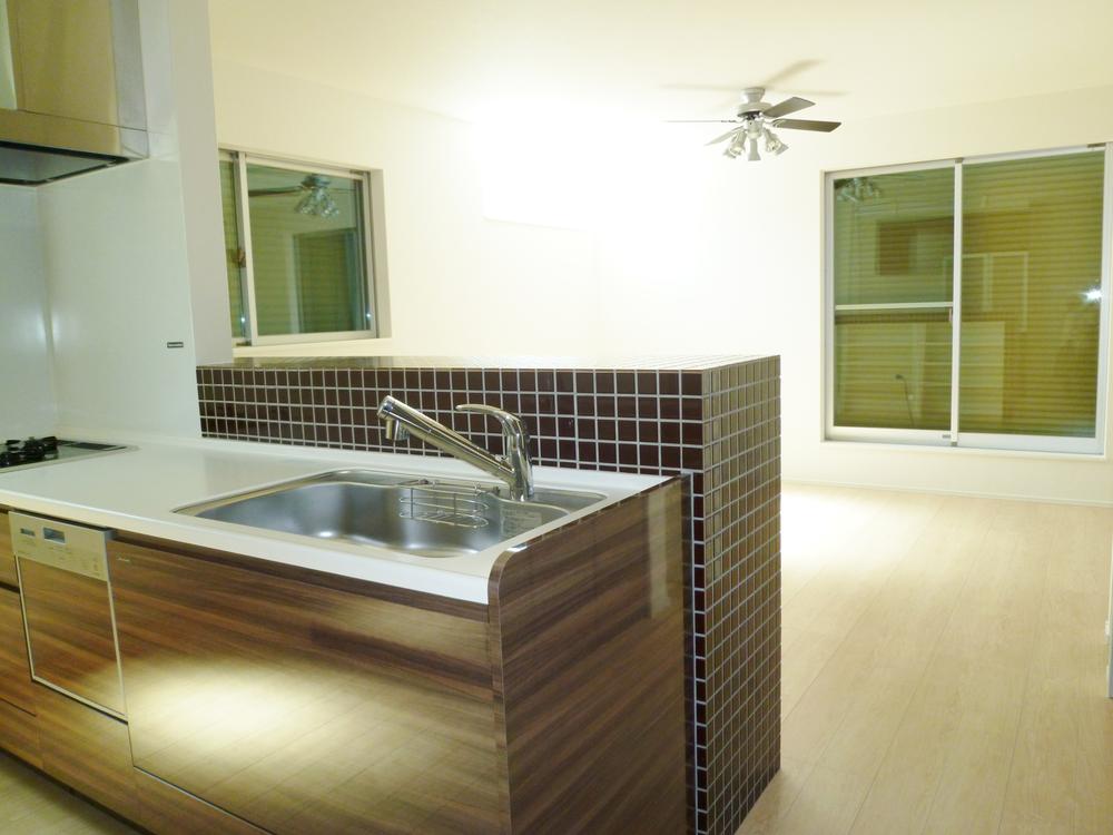 Kitchen. While having a conversation face-to-face kitchen, Guests can enjoy making dishes.